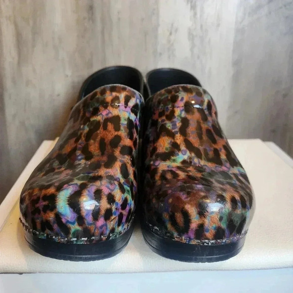 DANSKO Professional Leopard multi-Color Patent Work Clogs Size 9 Women's - Picture 6 of 7
